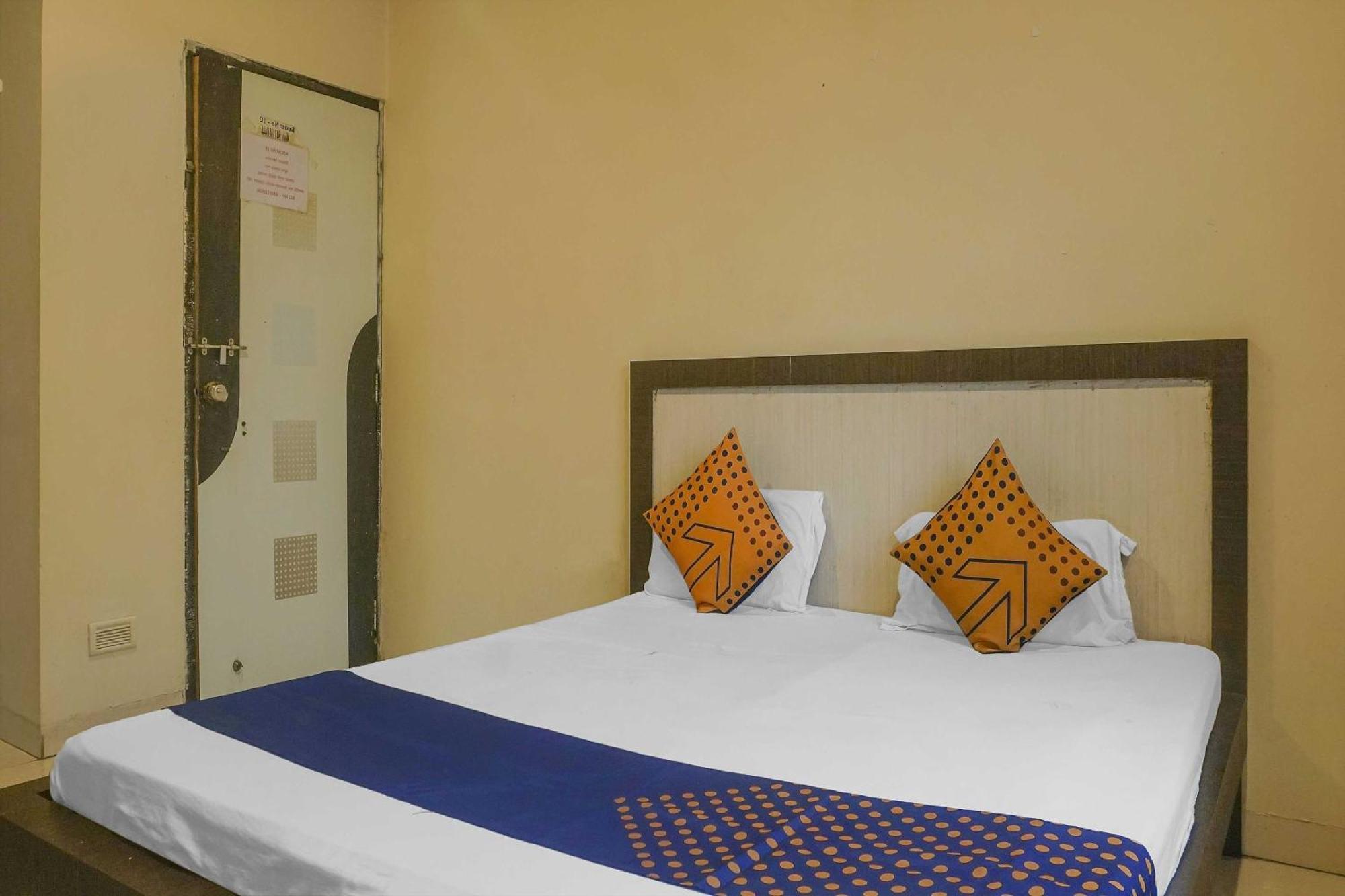 สปอต ออน 75667 โฮเทล พีค็อก การ์เดน ลอดจ์ Hotel Kharakvasla ภายนอก รูปภาพ