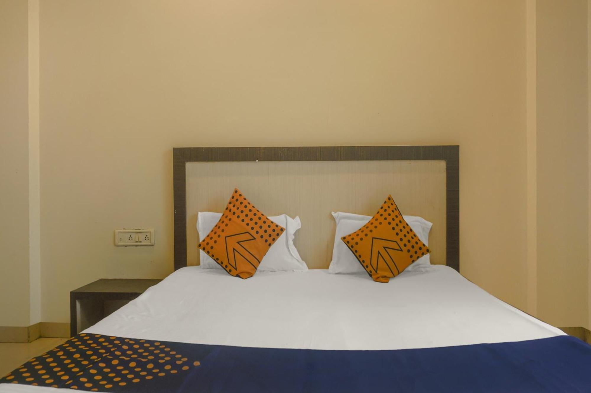 สปอต ออน 75667 โฮเทล พีค็อก การ์เดน ลอดจ์ Hotel Kharakvasla ภายนอก รูปภาพ